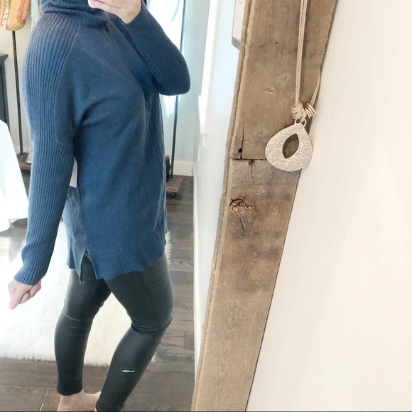 Time and Tru blue sweater - Picture 3 of 5